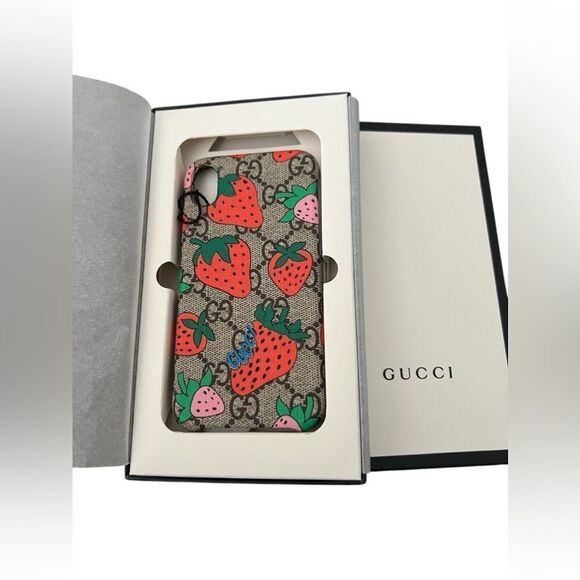 Gucci GG Supreme Strawberry iPhone X/XS Case - Picture 1 of 11